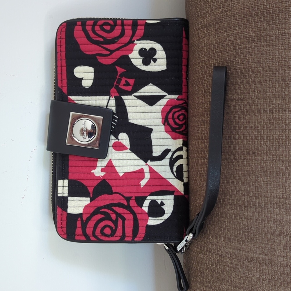 Vera Bradley X Disney Alice In Wonderland Painting The Roses Red Wristlet